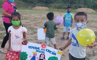 ESTUDIANTES DEL IESPP “JSCO” REALIZANDO PRACTICAS PRE PROFESIONALES EN LA EMERGENCIA NACIONAL DE SALUD MANTENIENDO LA DISTANCIA Y UTILIZANDO LAS MASCARILLAS.