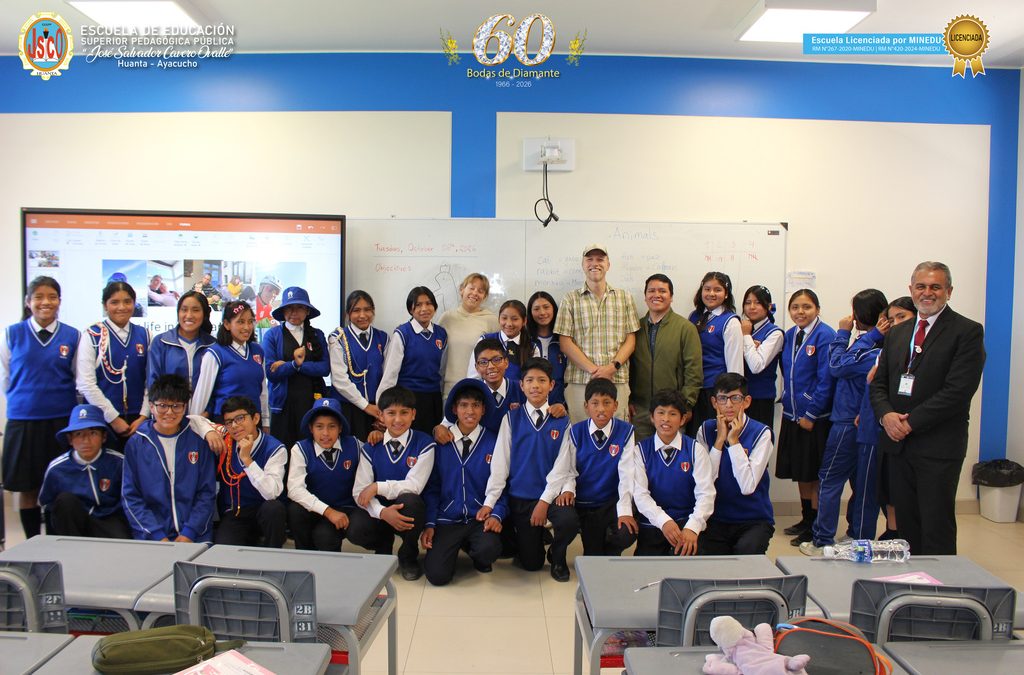 CULMINA LA ENSEÑANZA DE INGLÉS A ESTUDIANTES DEL COLEGIO MARÍA AUXILIADORA